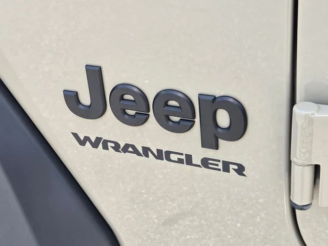 Used 2022  Jeep Sport image 32