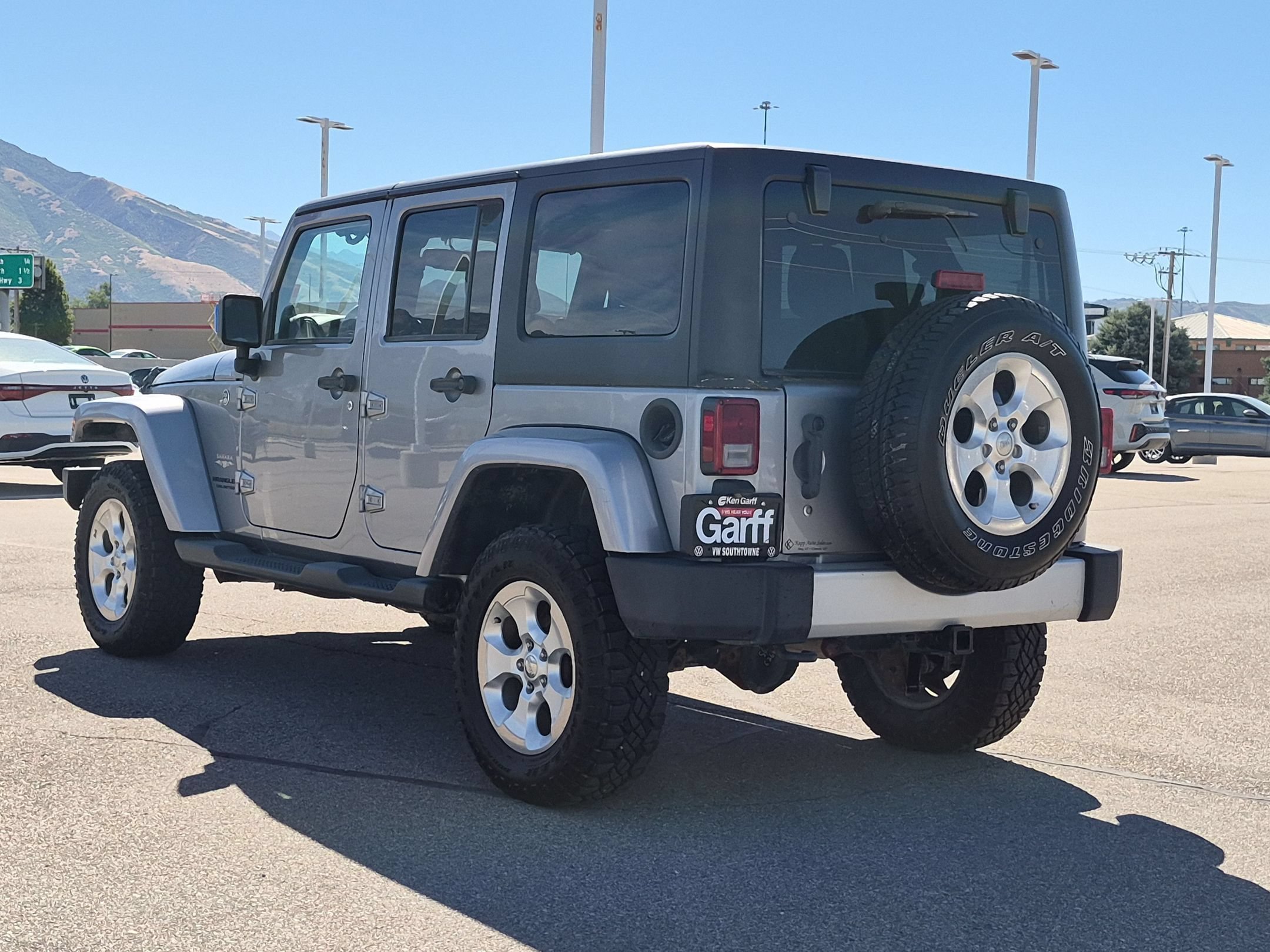 Used 2013 Billet Silver Metallic Jeep Sahara image 5