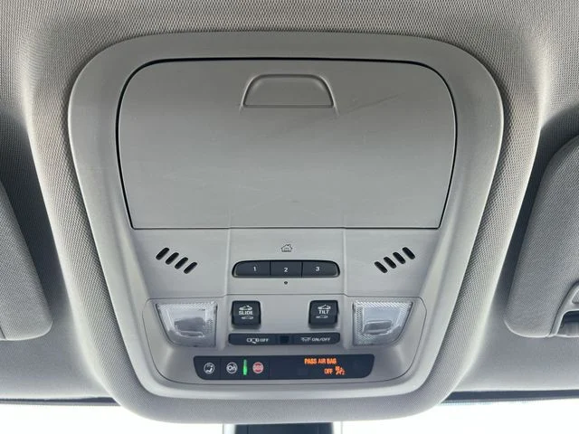 Used 2020 White GMC SLT image 31