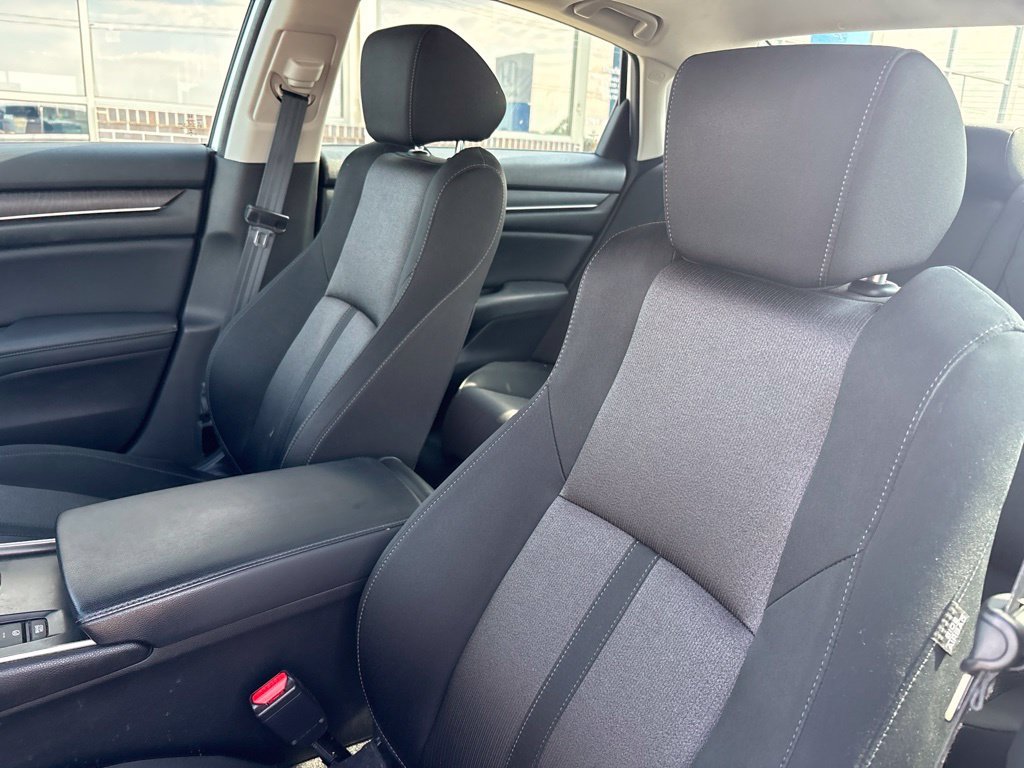 Used 2018 White Honda EX image 11