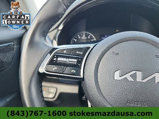 Used 2023 White Kia S image 4