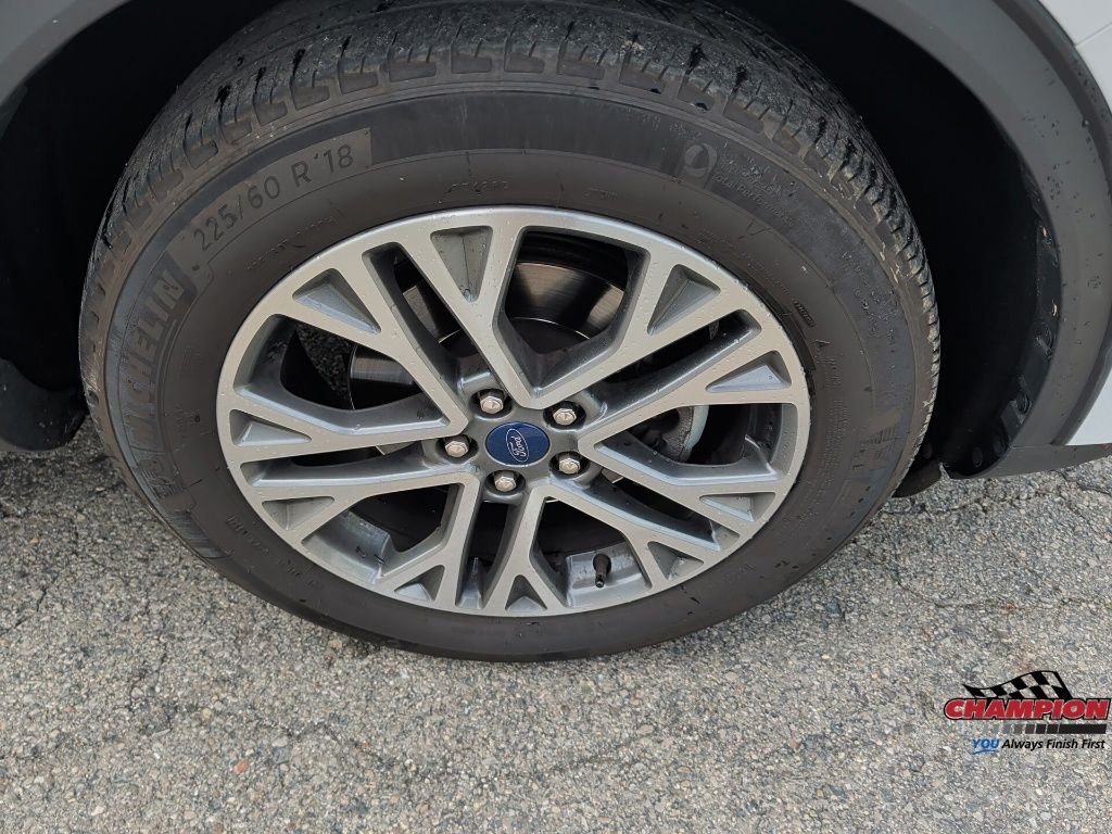 Used 2022 White Ford SEL image 9