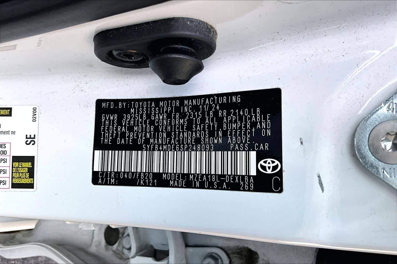 Used 2025 Ice Cap Toyota LE image 33