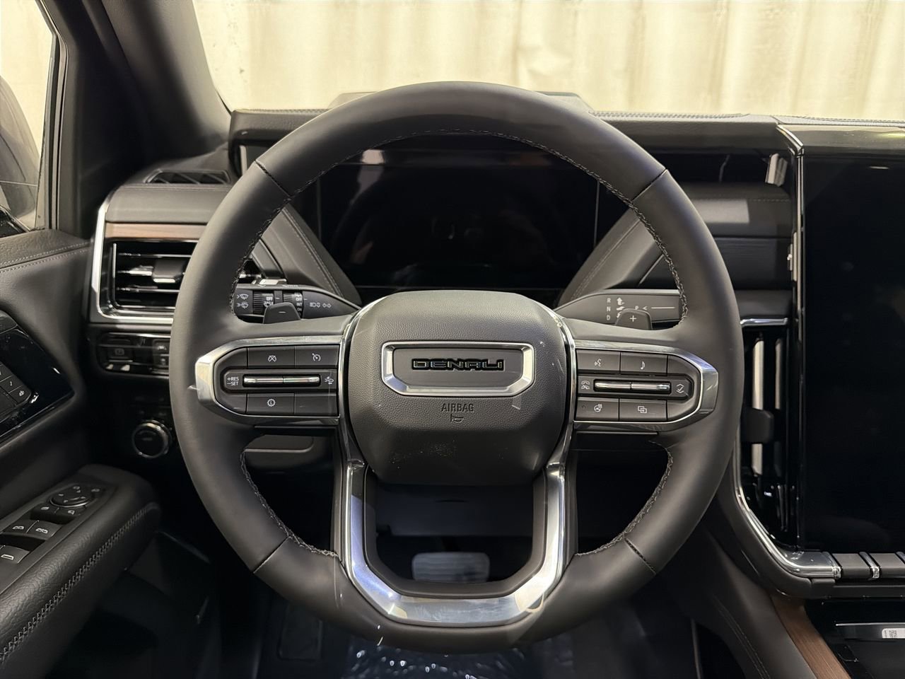 2026 GMC Yukon XL Denali - Photo 16