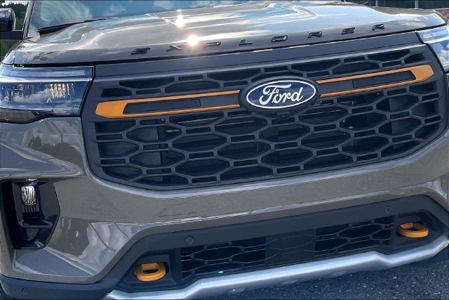 New 2027 Marsh Gray Ford Tremor® image 24