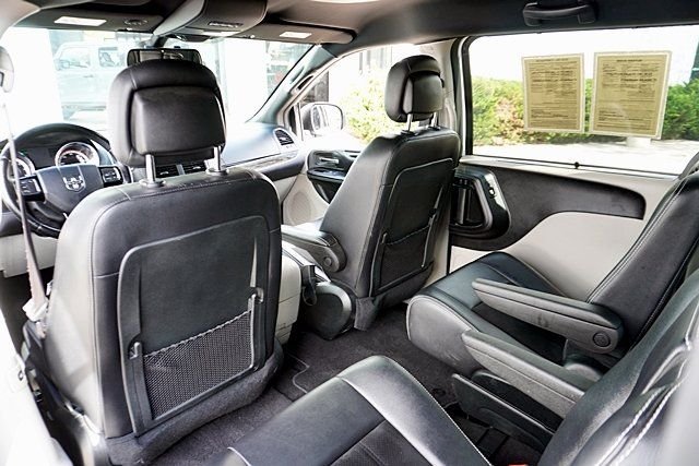 Used 2018 White Dodge SXT image 16