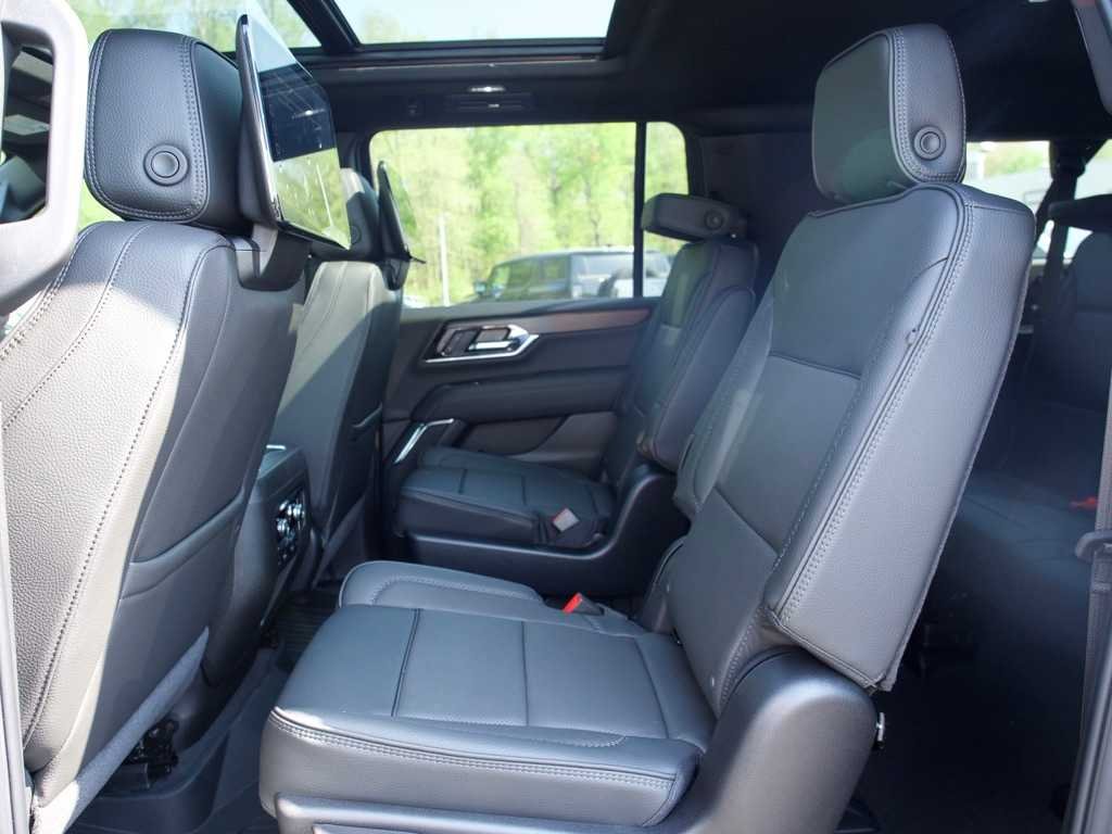 2026 GMC Yukon XL Denali - Photo 14