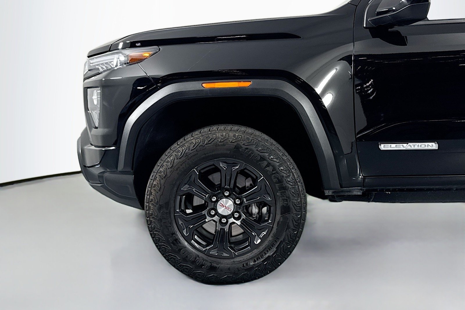 Used 2024 Onyx Black GMC 2WD Elevation image 10