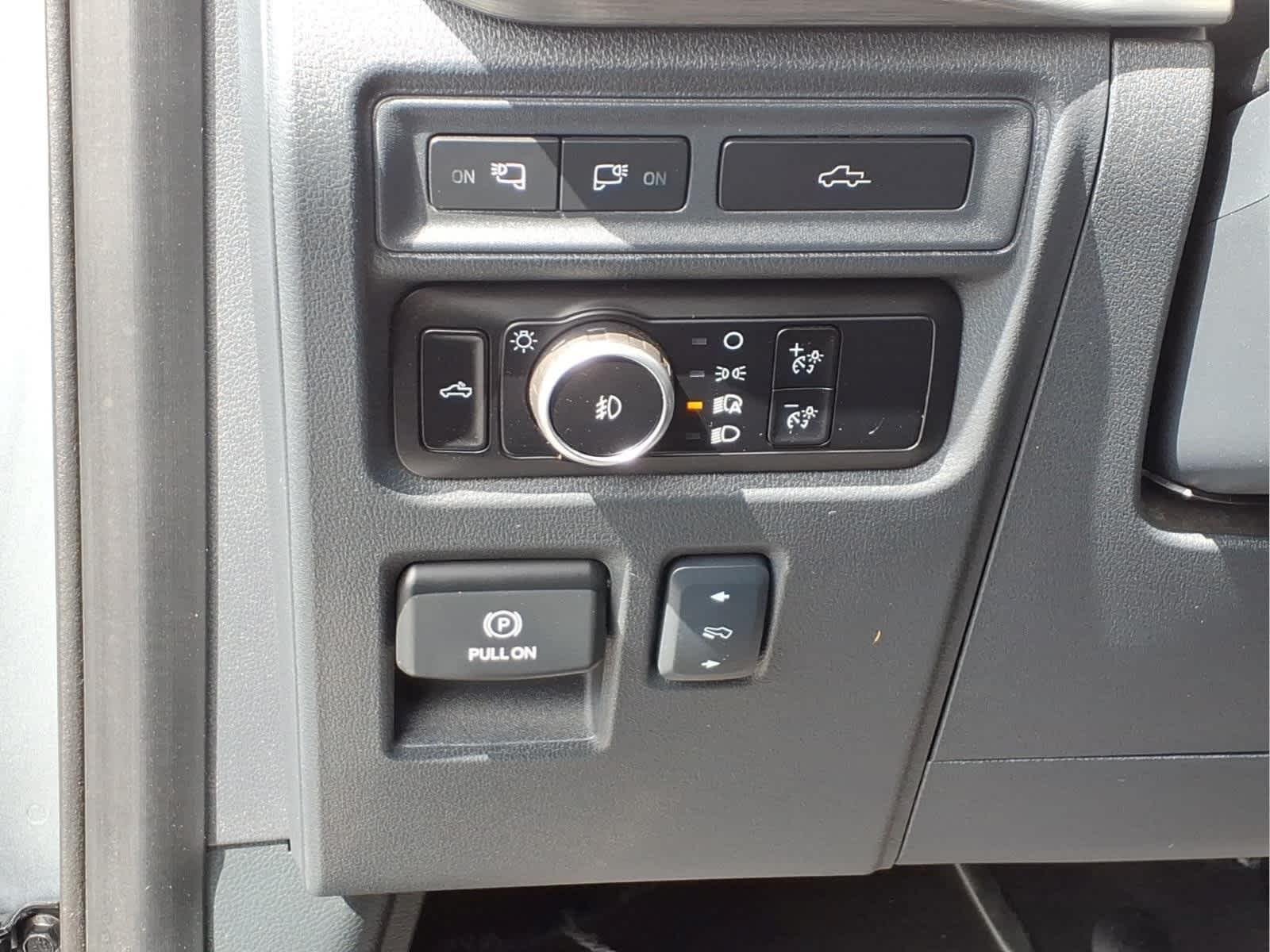Used 2023 Iconic Silver Ford LARIAT image 13