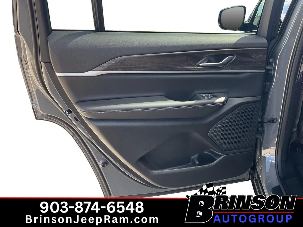 New 2027 Sting-Gray Clear-Coat Paint Jeep Laredo Altitude image 7