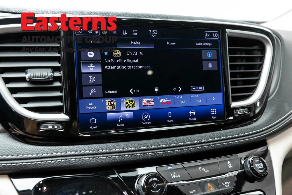 Used 2023 White Chrysler Touring L image 19