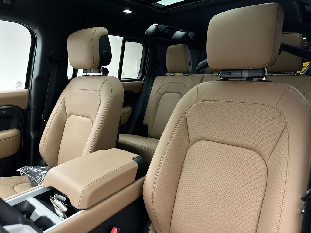 New 2026 Woolstone Green Land Rover X-Dynamic SE image 18