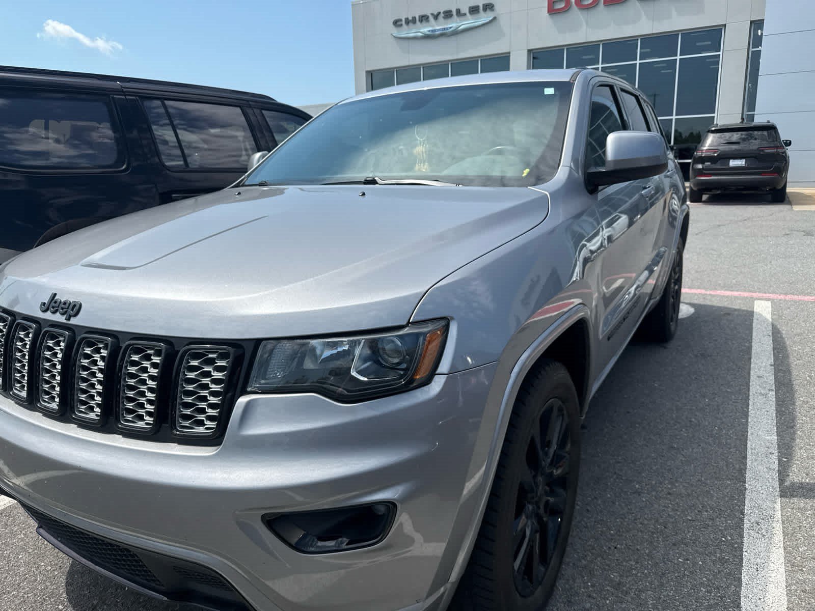 Used 2020 Billet Silver Metallic Clearcoat Jeep Altitude image 2