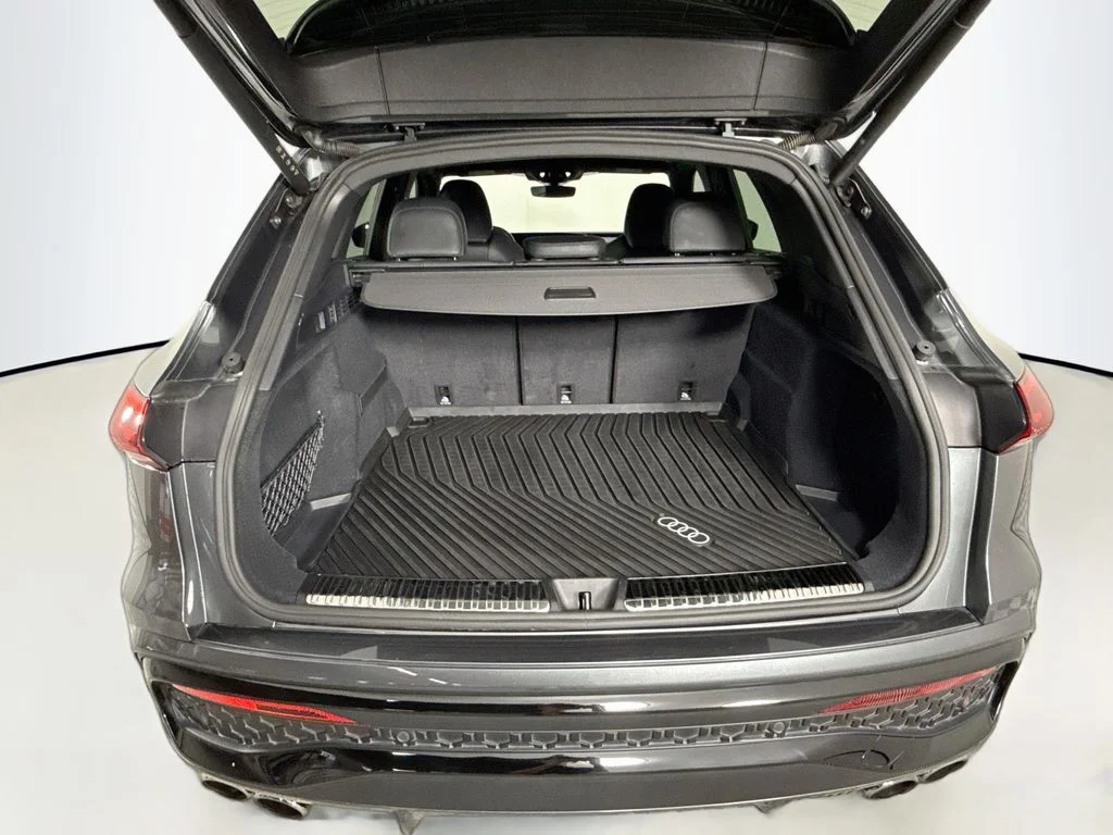 Used 2025 Mythos Black Metallic Audi 3.0T Premium Plus image 25