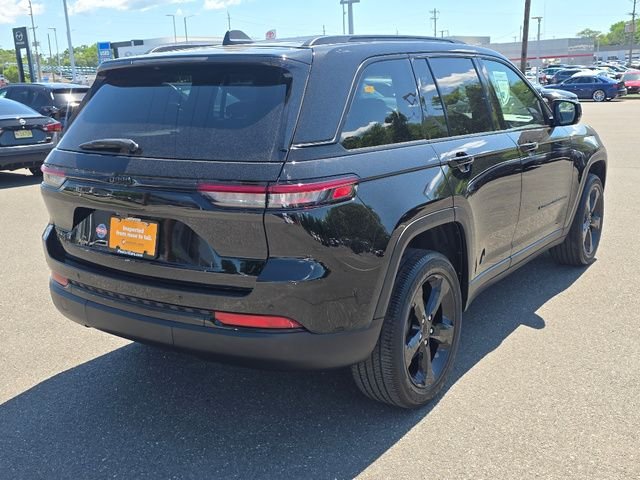 Certified Used 2024 Diamond Black Crystal Pearlcoat Jeep Altitude image 13