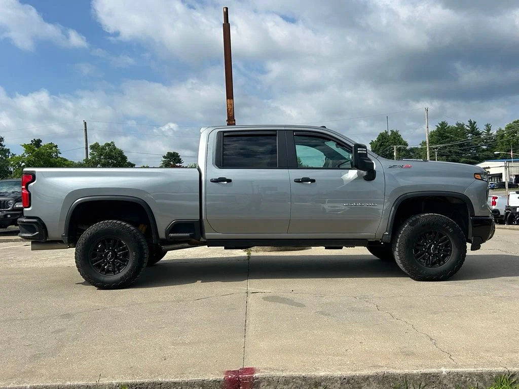 Used 2025 Gray Chevrolet ZR2 image 5