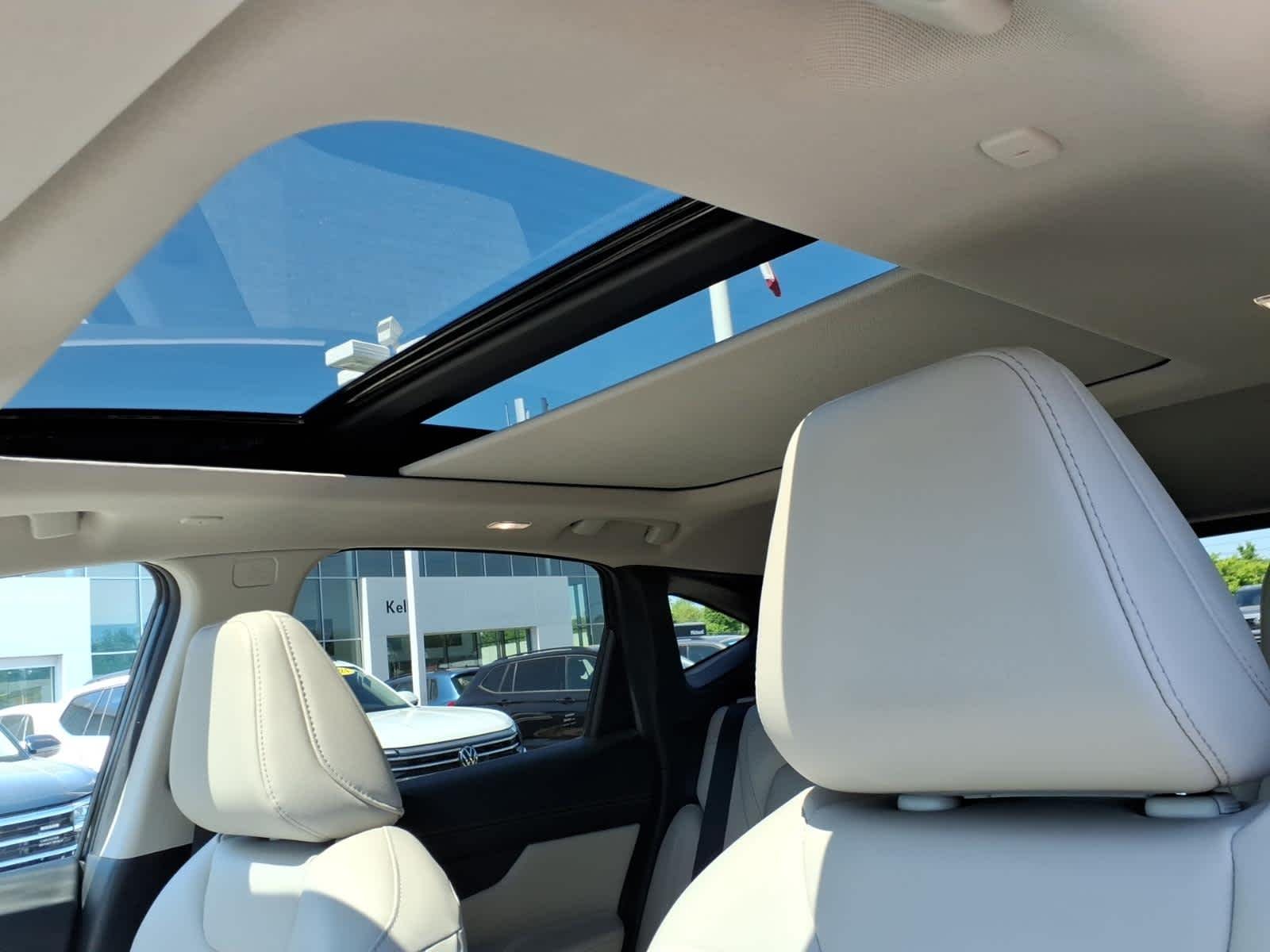 Used 2025 Super Black Nissan SL image 18
