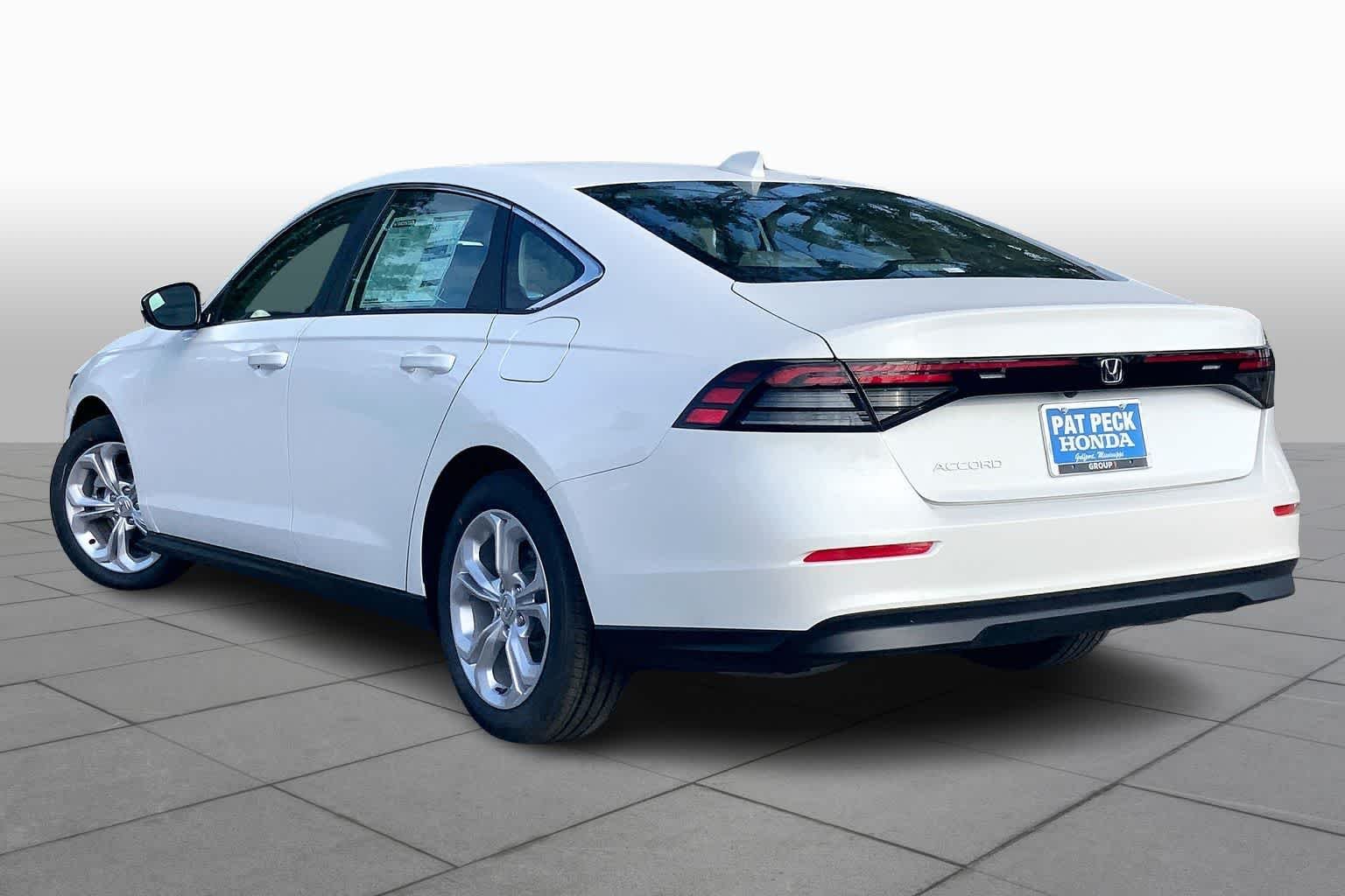 New 2026 Platinum White Pearl Honda LX image 12