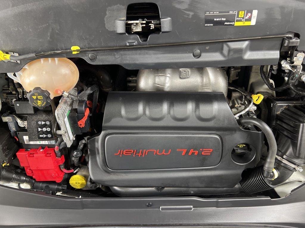 Used 2019 White Clearcoat Jeep Latitude image 26