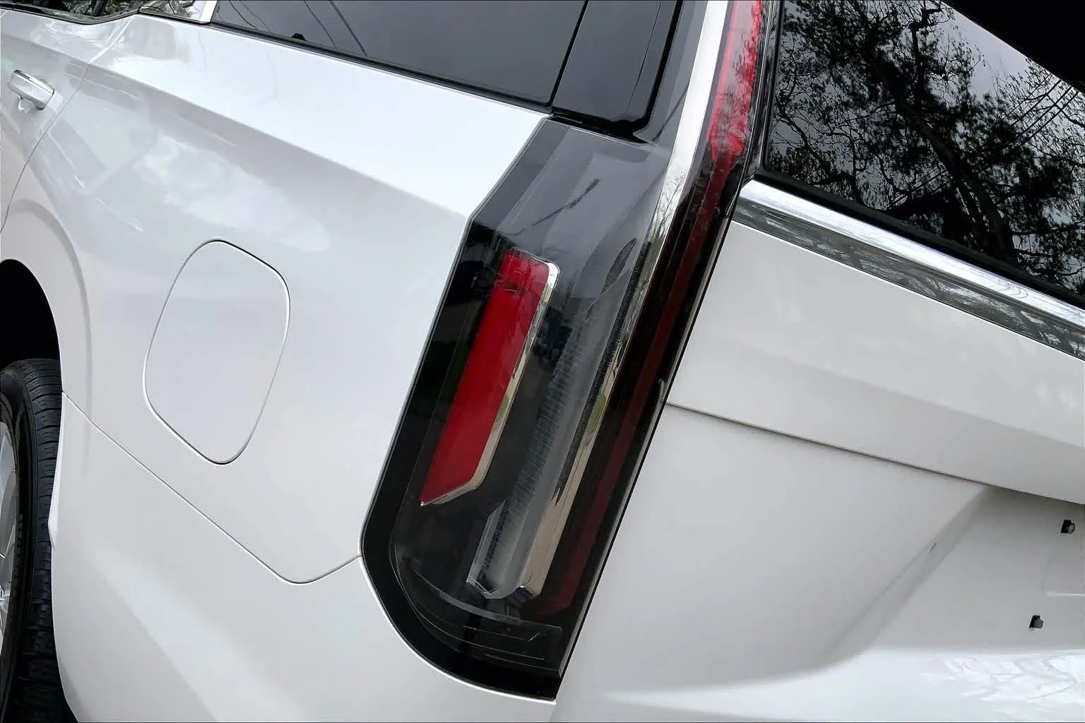 Used 2023 Crystal White Tricoat Cadillac 4WD Luxury image 27