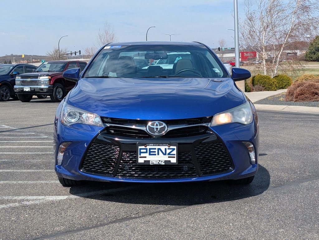 Used 2015 Toyota Camry SE with VIN 4T1BF1FKXFU947971 for sale in Rochester, Minnesota