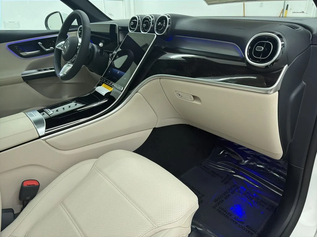 Used 2026 White Mercedes-Benz GLC 300 image 27