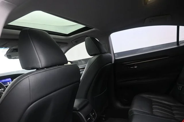 Used 2017 White Lexus 350 image 18