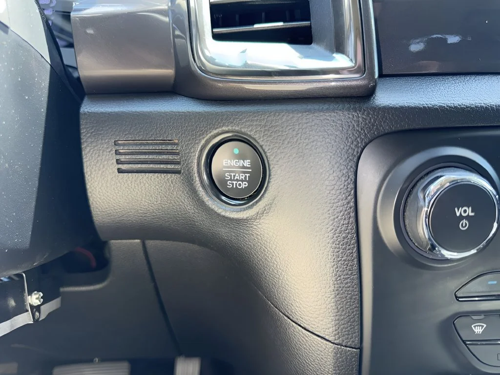 Used 2019  Ford XL image 18