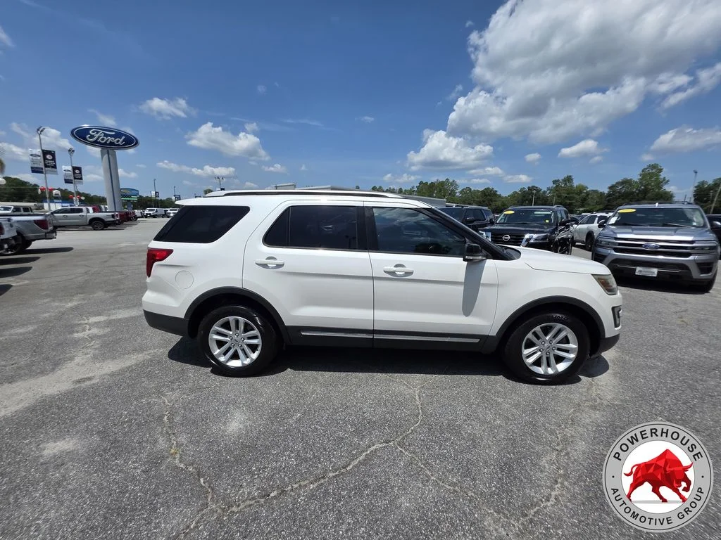 Used 2017 White Ford XLT image 6