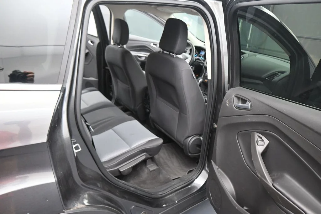 Used 2018 Gray Ford SE image 43