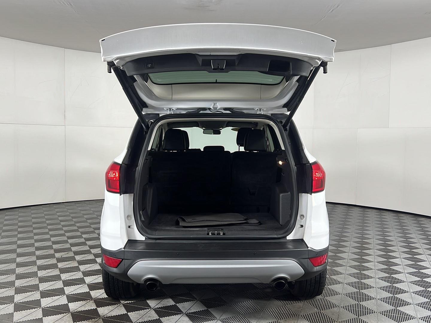 Used 2019 Oxford White Ford SEL image 8