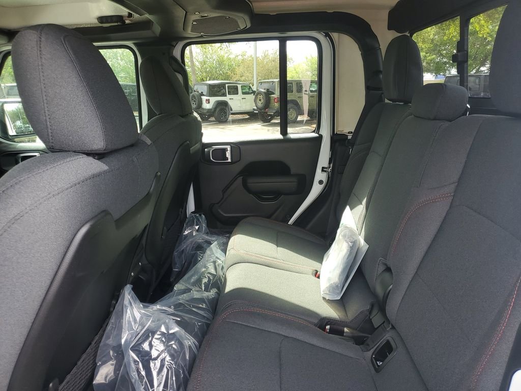 New 2026 Bright White Clear-Coat Exterior Paint Jeep Rubicon image 7
