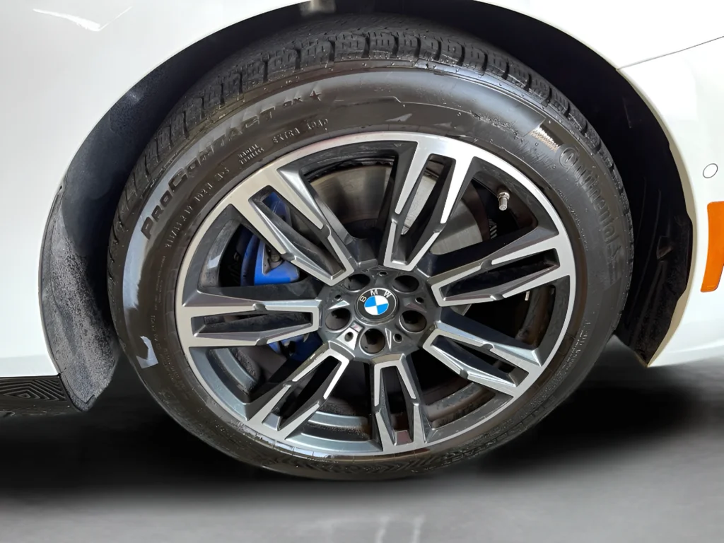 Used 2026 Alpine White BMW 530i xDrive Premium image 38