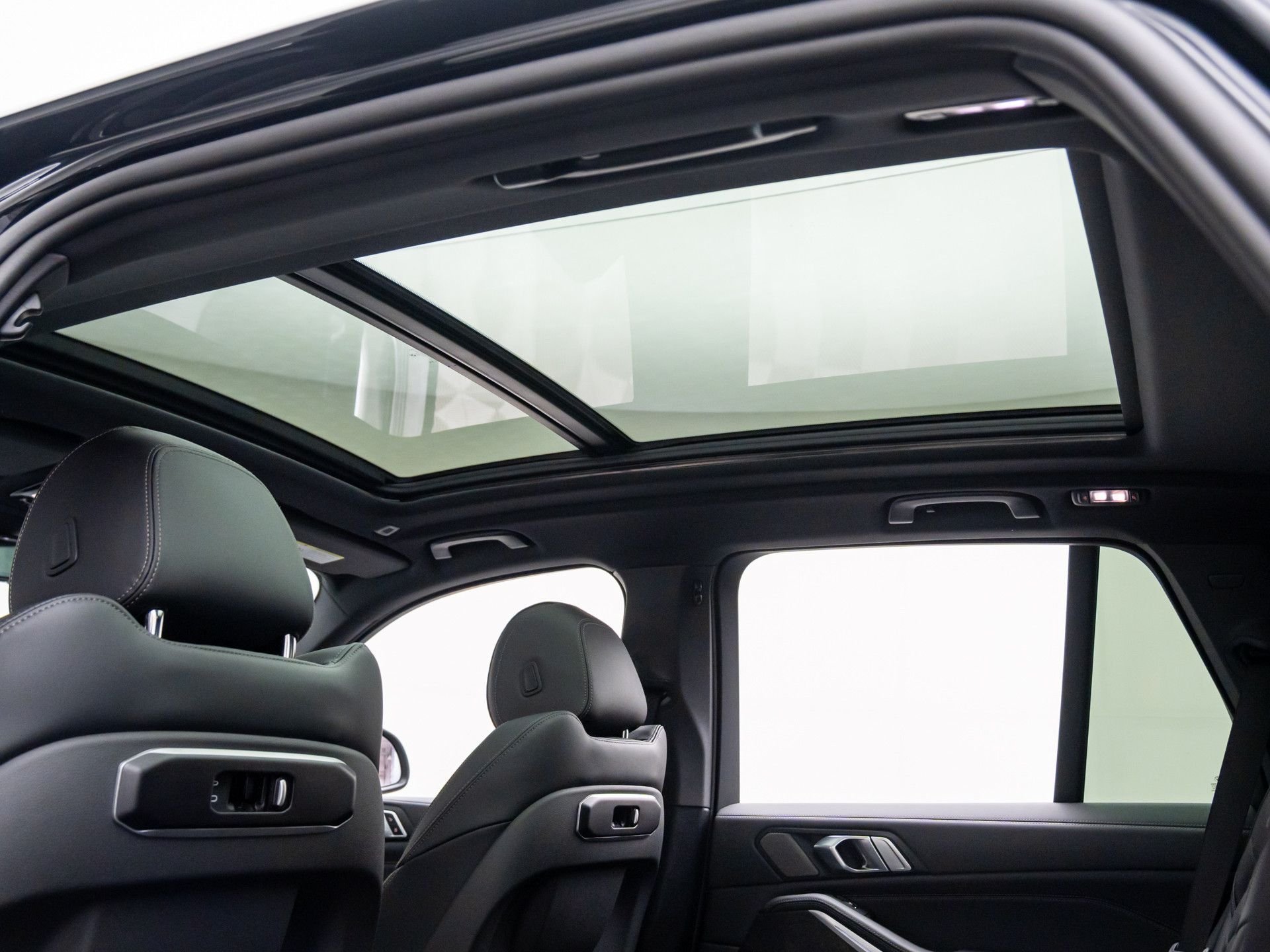 New 2026 Black Sapphire Metallic BMW xDrive40i image 16