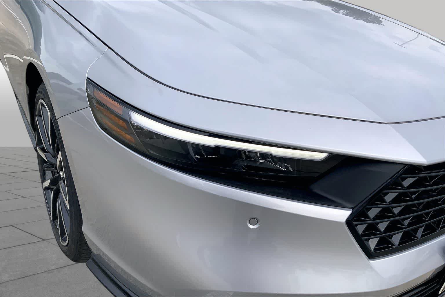 New 2026 Solar Silver Metallic Honda Touring Hybrid image 13