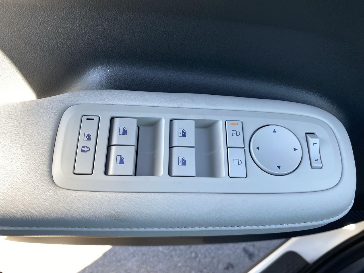 New 2027 Serenity White Hyundai SEL FWD image 19