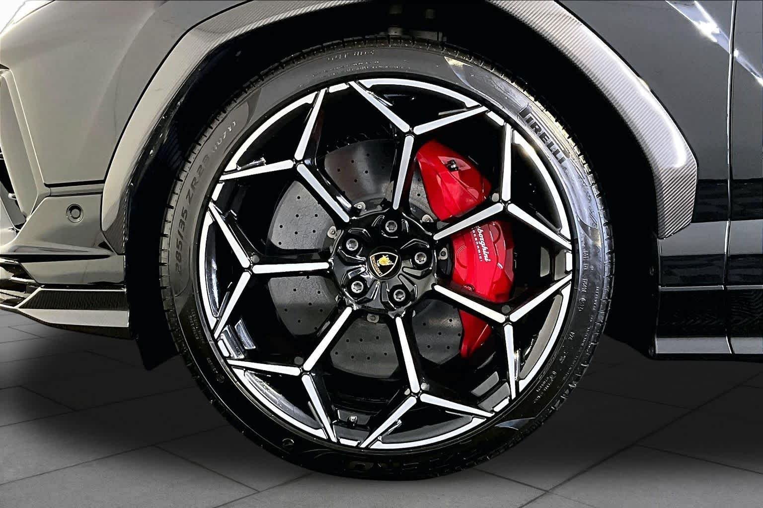 Used 2024 Nero Helene Metallic Lamborghini Performante image 10