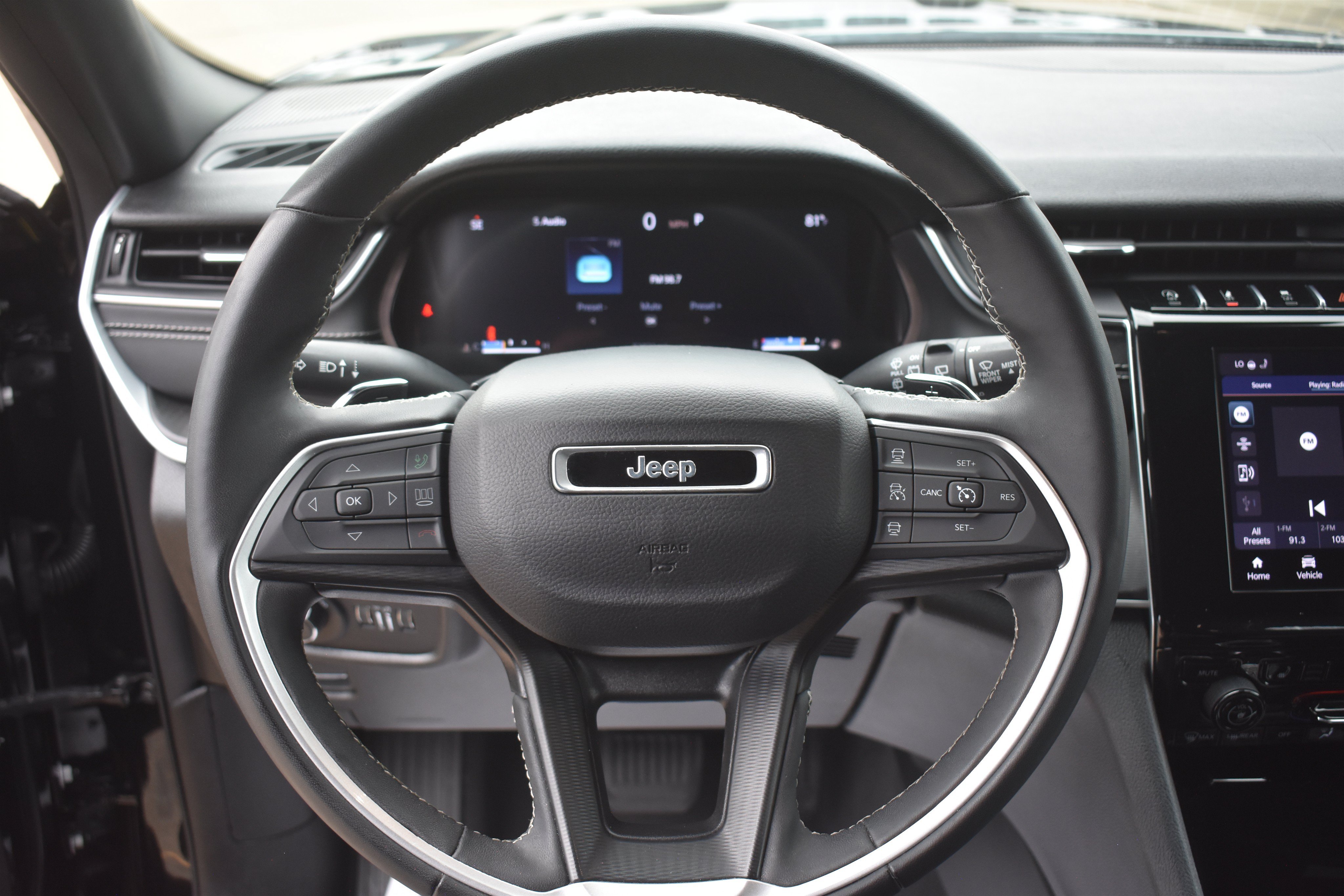Used 2024 Diamond Black Crystal Pearlcoat Jeep Altitude image 18