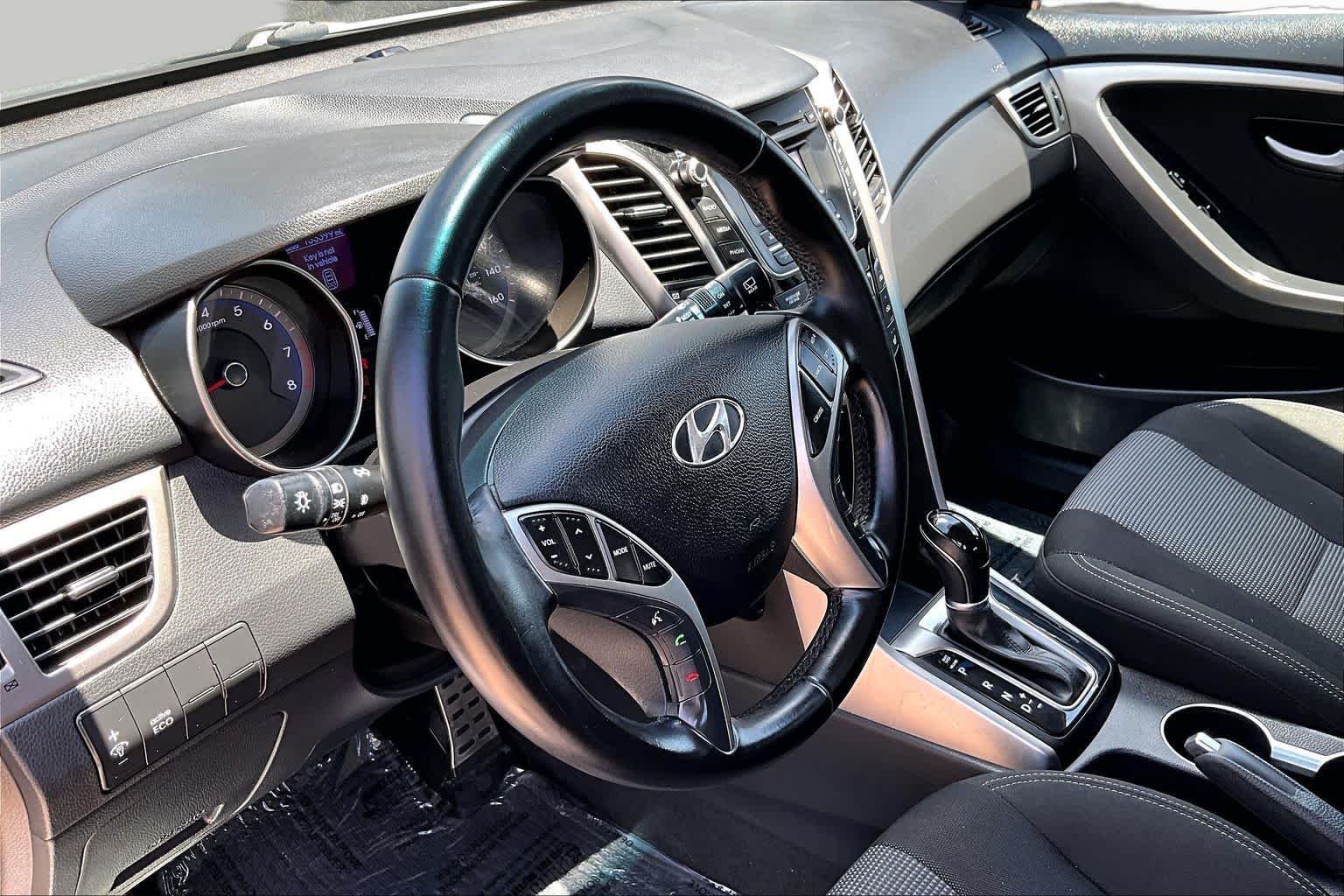 Used 2013 Shimmering Silver Hyundai  image 17