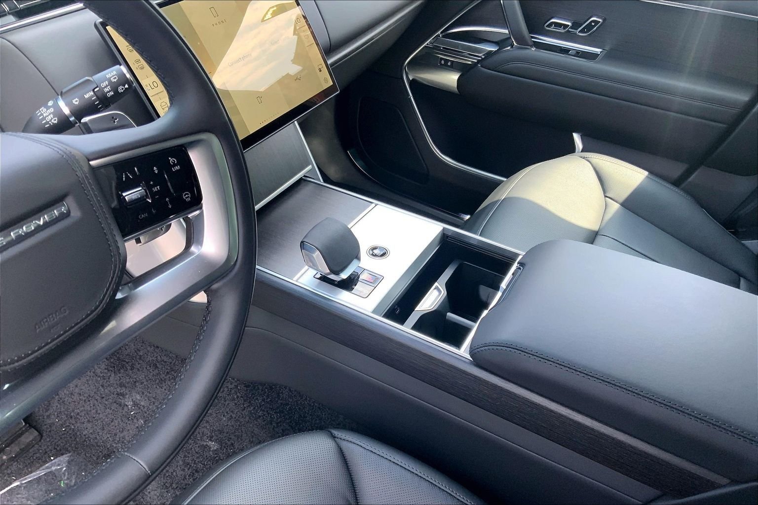 New 2026 Santorini Black Land Rover SE LWB 7-Seats / V8 image 7