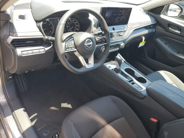 2025 Nissan Altima SV - Photo 11