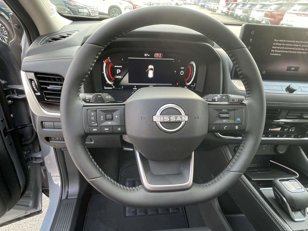 New 2026 Boulder Gray Pearl / Super Black Two-tone Nissan Platinum image 19