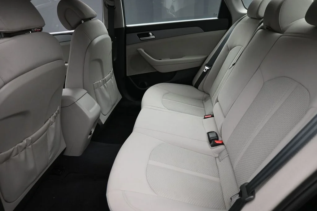 Used 2017 Black Hyundai SE image 12