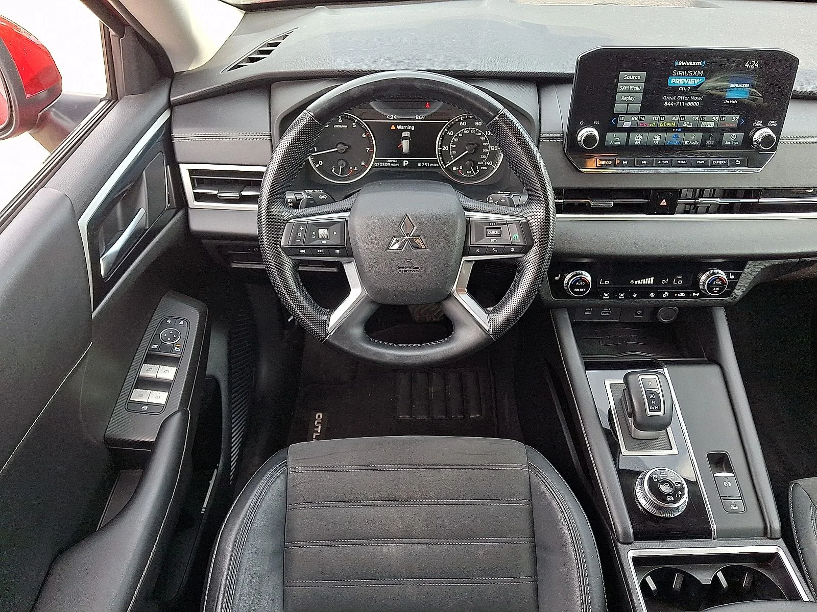 Used 2022  Mitsubishi SE image 11