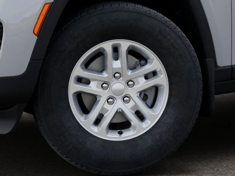 New 2025 Bright White Clear-Coat Exterior Paint Jeep Laredo image 9