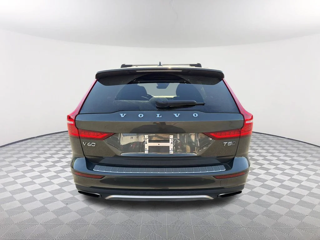 Used 2021 Green Volvo T5 image 6