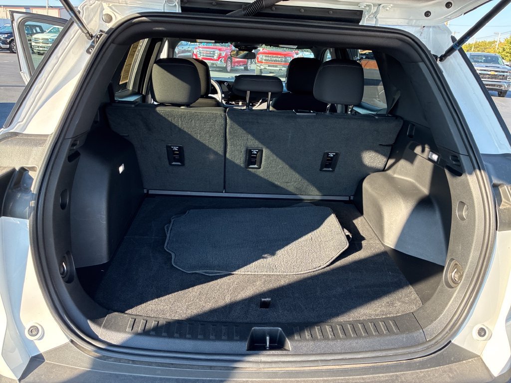 Used 2025 White Chevrolet LT image 18