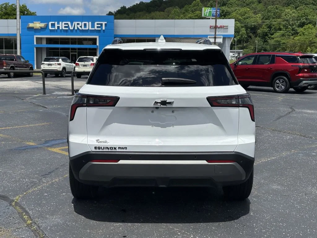 Used 2026 Summit White Chevrolet LT image 7