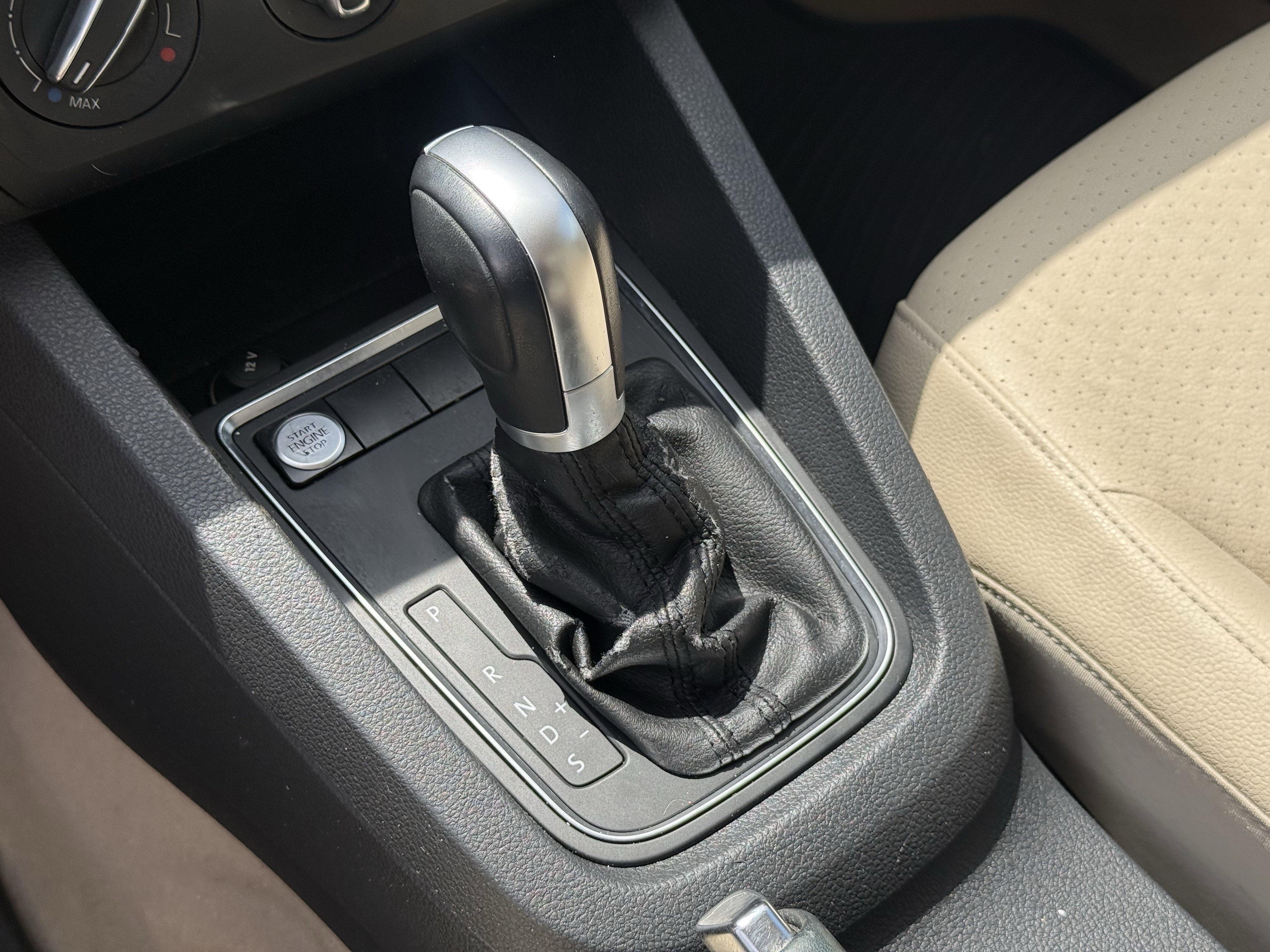 Used 2015  Volkswagen  image 22