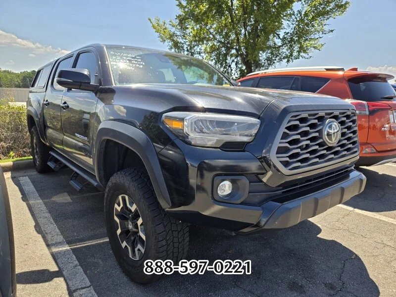 Used 2022 Midnight Black Metallic TOYOTA  image 8